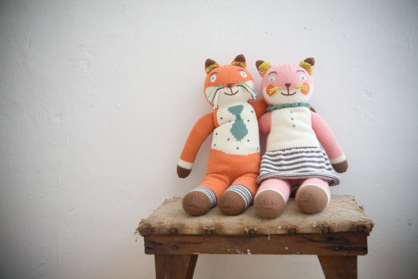 Le couple Blabla fox, Socks & Suzette sont très amoureux.