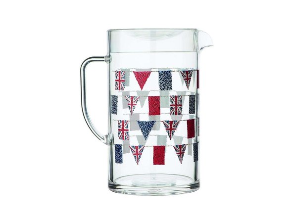 Pour son retour à Paris, et sur les Champs Elysées, Marks & Spencer célèbre plus que dignement le jubilé de la Reine; carafe, boîtes de biscuits...