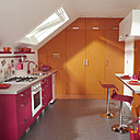 Un sentiment de dynamisme est au cœur de cette cuisine, où le rouge et l’orange s’unissent, pour apporter du rythme aux différents éléments de la pièce. De quoi réveiller les esprits embrumés par le sommeil, pendant les petits déjeuners.