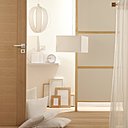 Les matières ne sont pas en reste avec un choix de quatre décors matières : le chêne naturel, le bois blanchi, l’ardoise et le béton. Une harmonie qui permet d’associer les couleurs à une décoration-matière brut.