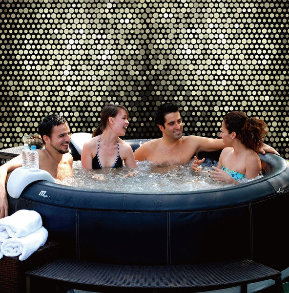 Ce spa Meseo peut accueillir 4 personnes, pour un moment détente convivial. Diamètre intérieur : 140 centimètres, hauteur intérieure : 70 centimètres.