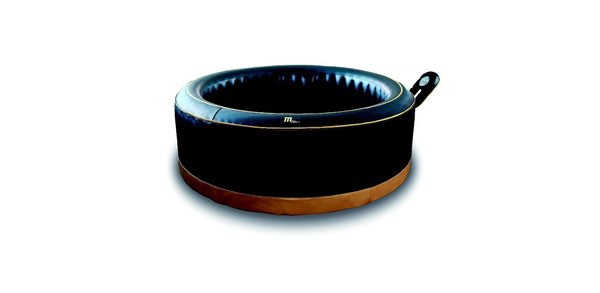 Le spa gonflable Exotic, de la marque Meseo, est en PVC simili cuir, finition serpent et or satiné.