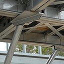 Pour fixer les pièces entre elles, il suffit de vis autoforeuses et d’un outillage électroportatif classique.