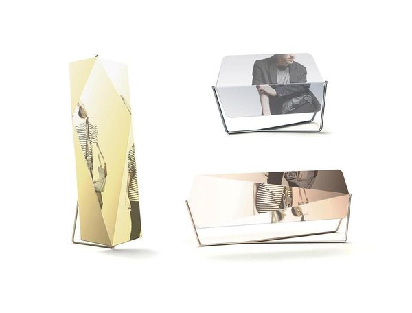 Les 3 miroirs Akté, Augé et Nymphé, de Samuel Accoceberry pour Marcel by, sont faits de 2, 3 ou 5 facettes, en acier inoxydable poli miroir.