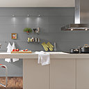 Meister conçoit des structures originales, en développant un système de rails en aluminium, qui s’intègrent entre les lambris. La pose se fait sur crochet, pour y installer des étagères ou autres accessoires.