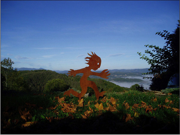 Galopin, une petite silhouette échevelée à piquer dans la pelouse, par Martine Frossard.
