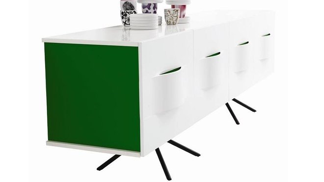Signature typique de Karim Rashid, le buffet aux formes organiques, laqué blanc et aux joues vert printemps.