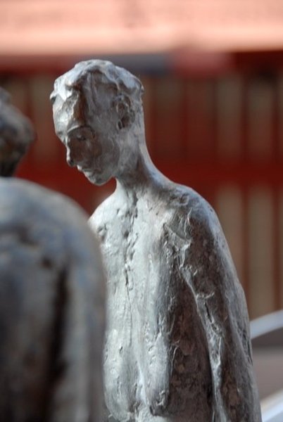 La sensibilité de l'artiste transparaît dans chacune de ses œuvres .