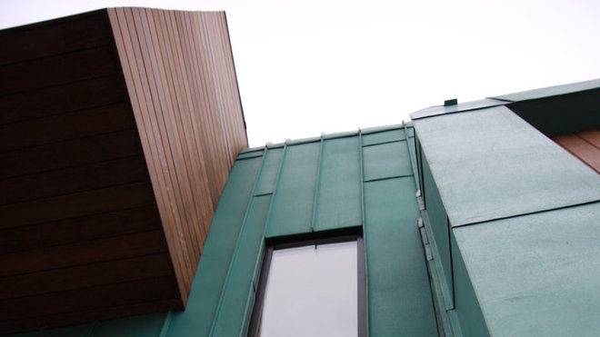 Les lignes courbes en périphérie de cette maison restituent, l’idée de la digue du port voisin située à 300 mètres. Les lignes courbes en périphérie de cette maison restituent, l’idée de la digue du port voisin située à 300 mètres.