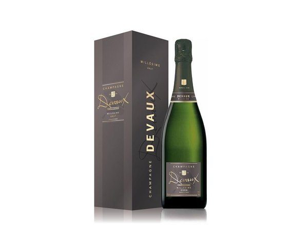 Près de 750 000 bouteilles de champagne Devaux  par an,  toutes élaborées à partir de Chardonnay et de Pinot Noir;