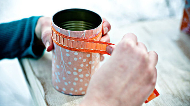 5- Enroulement et recouvrement du ruban autour du papier. 5- Enroulement et recouvrement du ruban autour du papier.