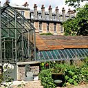 Le jardin de l’Université Paris Descartes accueillera Darphin, la marque parisienne de cosmétiques. Une exposition éphémère, "Darphin La Beauté", dévoilera les secrets
des produits de la marque et son partenariat avec la faculté des Sciences pharmaceutiques.
