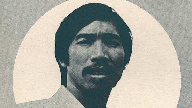 Originaire du Vietnam, Quasar Khanh s’inscrit dans la liste des designers emblématiques des années 60, comme une incarnation de la culture pop.