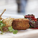 Les galinacées proviennent du Coq Saint-Honoré, qui fournit bon nombre de tables étoilées, via sa connaissance d’éleveurs artisans dans tout l’hexagone.