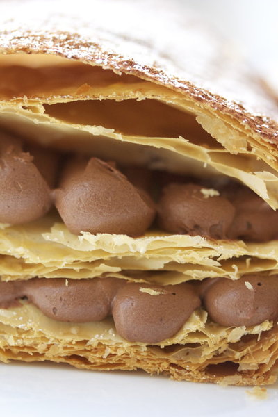 Et le repas s'achève en beauté avec le millefeuille au chocolat  fait minute avec une ganache un peu amère.
