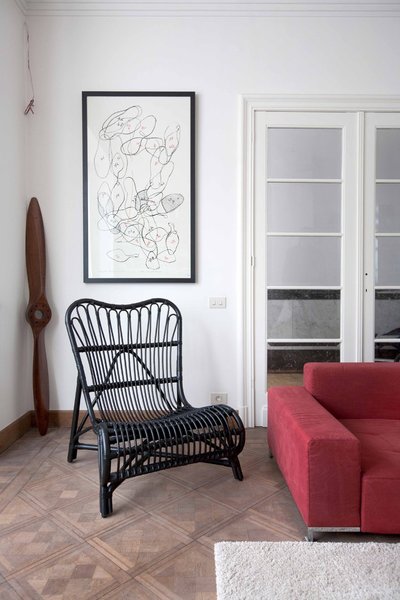 La chaise Carla de Vincent Sheppard offre un siège tout confort, qui s’intégrera avec harmonie dans toutes les pièces de la maison, grâce à ses lignes sobres.