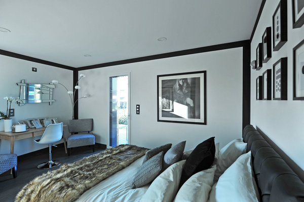 La chambre des parents est complétée par un dressing attenant.