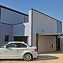 Modèle de voiture électrique, BMW ActiveE pour le concept 2020 : un système, le Smart Grid, emmagasine l’énergie pour assurer les déplacements (60 km par jour) en cas de surconsommation aux heures de pointe. Modèle de voiture électrique, BMW ActiveE pour le concept 2020 : un système, le Smart Grid, emmagasine l’énergie pour assurer les déplacements (60 km par jour) en cas de surconsommation aux heures de pointe.