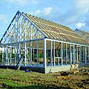 L’ossature acier (ArcelorMittal), avec son principe de poteaux poutres, propose plus de liberté formelle, avec des possibilités de volume en porte-à-faux. Elle offre aussi plus place dans les murs pour la mise en œuvre de l’isolant, à l’extérieur. L’ossature acier (ArcelorMittal), avec son principe de poteaux poutres, propose plus de liberté formelle, avec des possibilités de volume en porte-à-faux. Elle offre aussi plus place dans les murs pour la mise en œuvre de l’isolant, à l’extérieur.