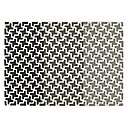 Un tapis très graphique, aux teintes neutres, pour un look fort. Chez Serge Lesage.