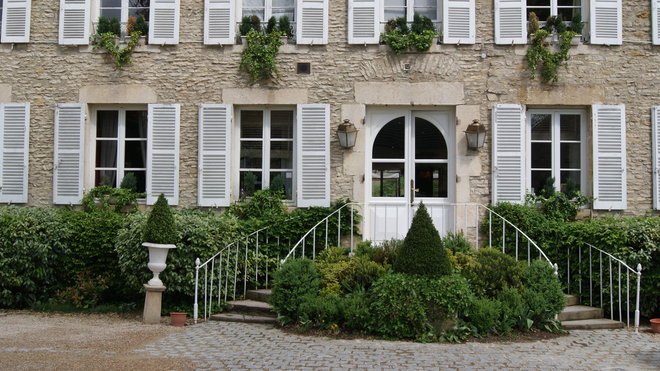 Relais & Châteaux depuis 1977, l'Espérance accueille une table gastronomique de haute voltige et 34 suites et chambres.