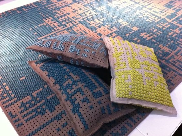 Coussins et tapis de la collection Canevas. design Charlotte Lancelot pour Gan