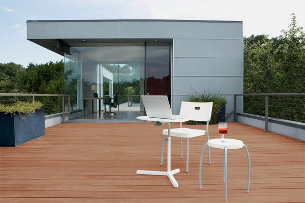 Le saturateur nourrir le bois. Ses pigments minéraux et anti-UV retardent le grisaillement naturel. Saturateur Aquaréthane. Syntilor.