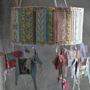 Suspension en rubans appliqués lestée de chevaux