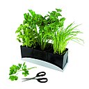 Nature et Découverte propose un contenant nomade, qui pourra se déplacer de son lieu de culture à la table, pour cueillir par chacun les herbes dont il a besoin. Ludique, il se déplace facilement grâce à une anse, qui lui permet en outre d'être en suspension.