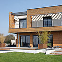 Aménagées du sol au plafond, les fenêtres étaient un point essentiel dans le cahier des charges des propriétaires. Alliant esthétisme et qualité technique, elles devaient apporter de la lumière au cœur de la maison.