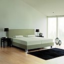 Le Matelas Original de Tempur utilise un matériau développé par la Nasa pour alléger la pression ressentie par les astronautes lors des décollages ! Le soutien est donc ferme, pour une nuit paisible sans mal de dos au réveil.