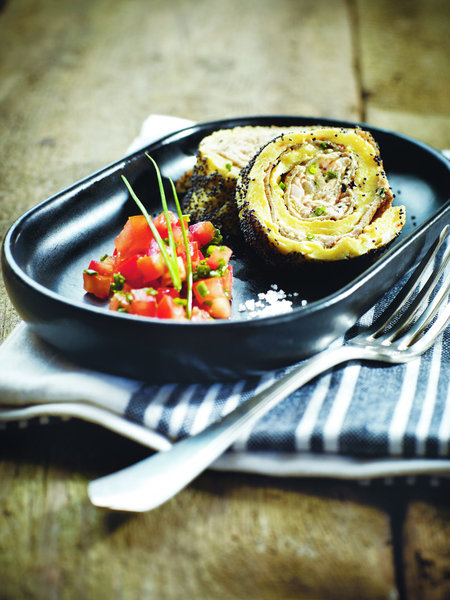 La galette de sarrasin vient s'enrouler autour de la préparation, à l'image d'une feuille d'algue, pour prendre la forme d'un maki. Une occasion de servir des spécialités régionales, pour un voyage des sens à l'international.