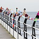 La jetée, longue chaine humaine de sportifs tricotés sur 50 mètres.