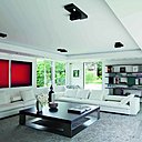 Dans le salon, les canapés en cuir blanc signés Molteni sont soulignés par l’œuvre «  Les rouges » de Eric Freeman.