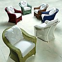 Si le Lloyd Loom se fait idéal pour les intérieurs traditionnels, il s’intègre également à une pièce plus épurée. Ces fauteuils de Lloyd/Flanders jouent sur des formes en rondeur, avec un travail discret de la couleur.