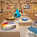 Sept commissaires d’exposition internationaux ont choisi des créateurs talentueux issus de sept grandes régions du monde. Exposition dans le showroom Jil Sander à Milan.