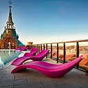 Des bains de soleil particulièrement élégants. En polyéthylène résistant aux UV. L 220 x 63 x H 59 cm. Bain de soleil Cloé de My Your. A partir de 815 €. Jardinchic.com