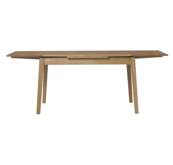 La table Ruskin, créée par Nick Green pour Habitat, est en chêne clair ou foncé et possède une rallonge très pratique lorsqu'on a des invités !