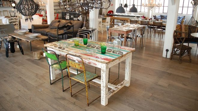 Le concept-store Merci a présenté le mobilier Artlantique. Il est l'un des deux points de vente français qui propose le mobilier recyclé de la marque.