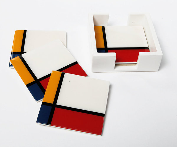 Pour les personnes qui ne supportent pas les marques de verre sur leur table, Arteum propose des dessous de verre à l'effigie de l'œuvre de Mondrian. Une opportunité pour mettre de la couleur dans votre apéritif.