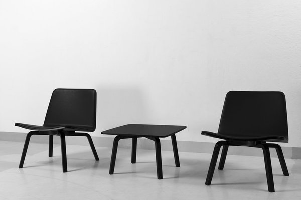 Pour Artek, Harri Koskinen réalise un ensemble de chaises et tables, pour la collection Lento, ce qui signifie « vol » en finlandais. Grâce à ses douces lignes, le designer cherche à refléter une impression de légèreté.