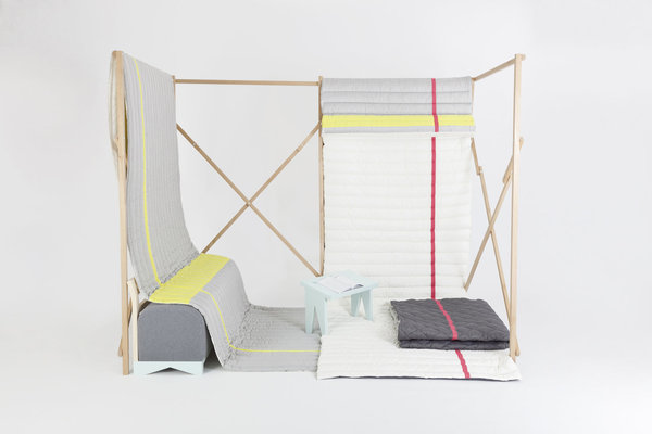 Déployée, sa structure en bois crée un espace délimité, qui cherche à favoriser l’épanouissement personnel. Découverte fortuite, elle n’est pas une création originale, mais un élément mystérieux chargé d’histoire.