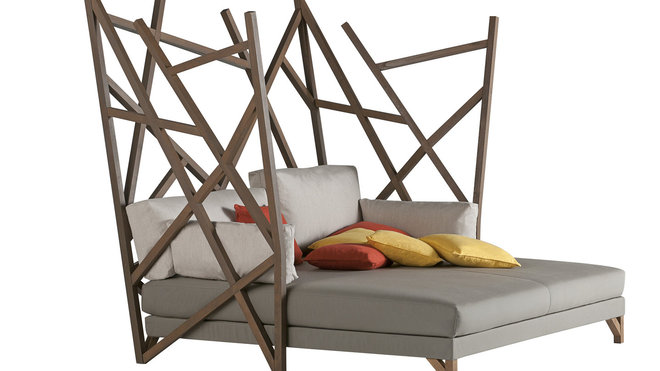 L’originalité des formes est le crédo du designer Christophe Delcourt, comme nous le prouve ce fauteuil « outdoor ». Avec ses lignes épurées, la structure du siège innove en maîtrisant la matière brute, pour un entrelacs graphique. L’originalité des formes est le crédo du designer Christophe Delcourt, comme nous le prouve ce fauteuil « outdoor ». Avec ses lignes épurées, la structure du siège innove en maîtrisant la matière brute, pour un entrelacs graphique.