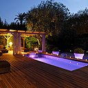 Un couloir de nage XS (1,82 x 5,49 m) mais sur-équipé : projecteur halogène, alarme immergée… Iki. Piscinelle.