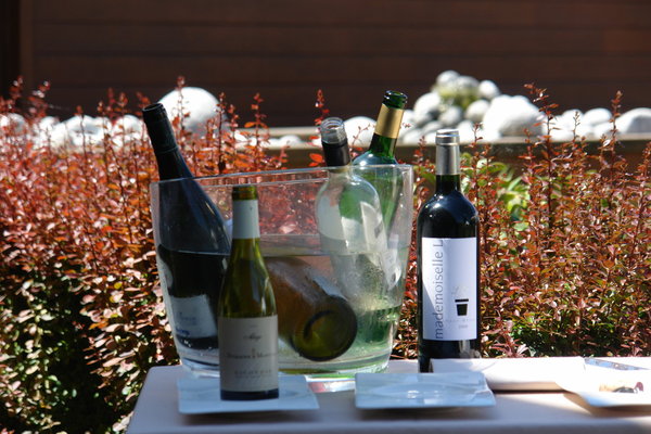 Pour découvrir la carte des vins, n’hésitez pas à demander conseil au maître d’hôtel Yannick. Un véritable passionné, qui sera sélectionné le meilleur breuvage en fonction des mets que vous aurez choisi.