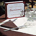 Astuces, tours de mains et anecdotes historiques autour de la gastronomie et de la culinarité... sur 640 pages.