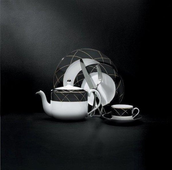 Pour mettre en valeur une bichromie de noir et blanc, la collection Minuit joue sur la sobriété des lignes et des couleurs.