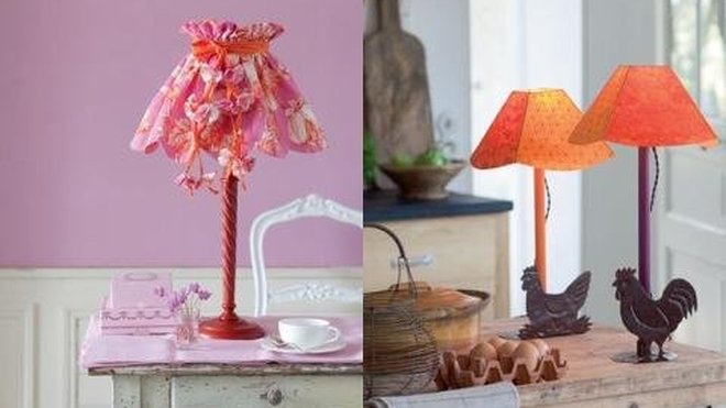 Juponné et raffiné, cet abat-jour à gauche en toile de Jouy sur carcasse à 6 branches se fronce au moment de son installation. Ambiance champêtre à droite pour ces lanternes  en papier fantaisie.