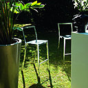 Design minimaliste et aérien pour l'espace bar meublé de tabouret Icon en aluminium poli, Philippe Starck pour Emeco.