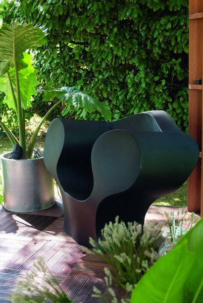 Le fauteuil Big Easy signé Ron Arad donne un côté club anglais au "lounge".